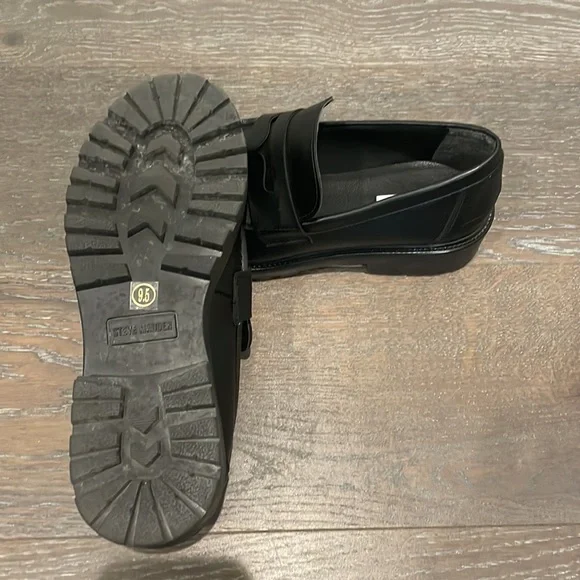 SOLD Steve Madden Loto Loafer - Picture 6 of 7